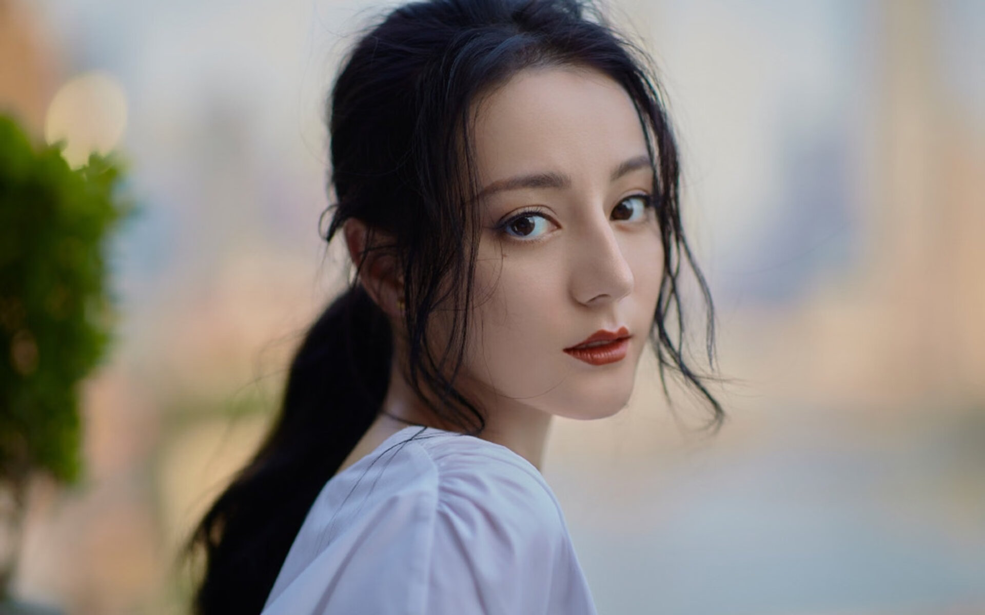 球迷比赛日疯狂助威,现场氛围火爆,球迷助威视频