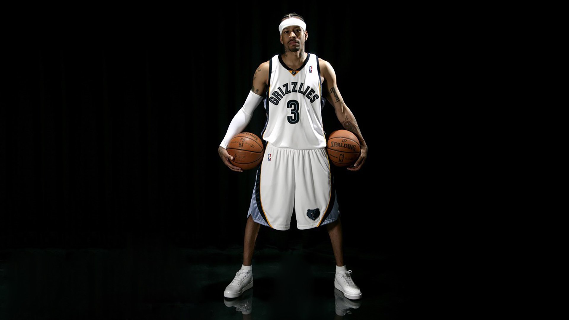 掘金小前锋在力量训练中提升核心稳定性，小前锋的训练